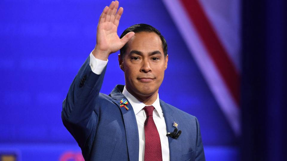 Nos EUA, 14 democratas já desistiram de concorrer à presidência Democrata Julian Castro desiste de candidatura à presidência dos EUA