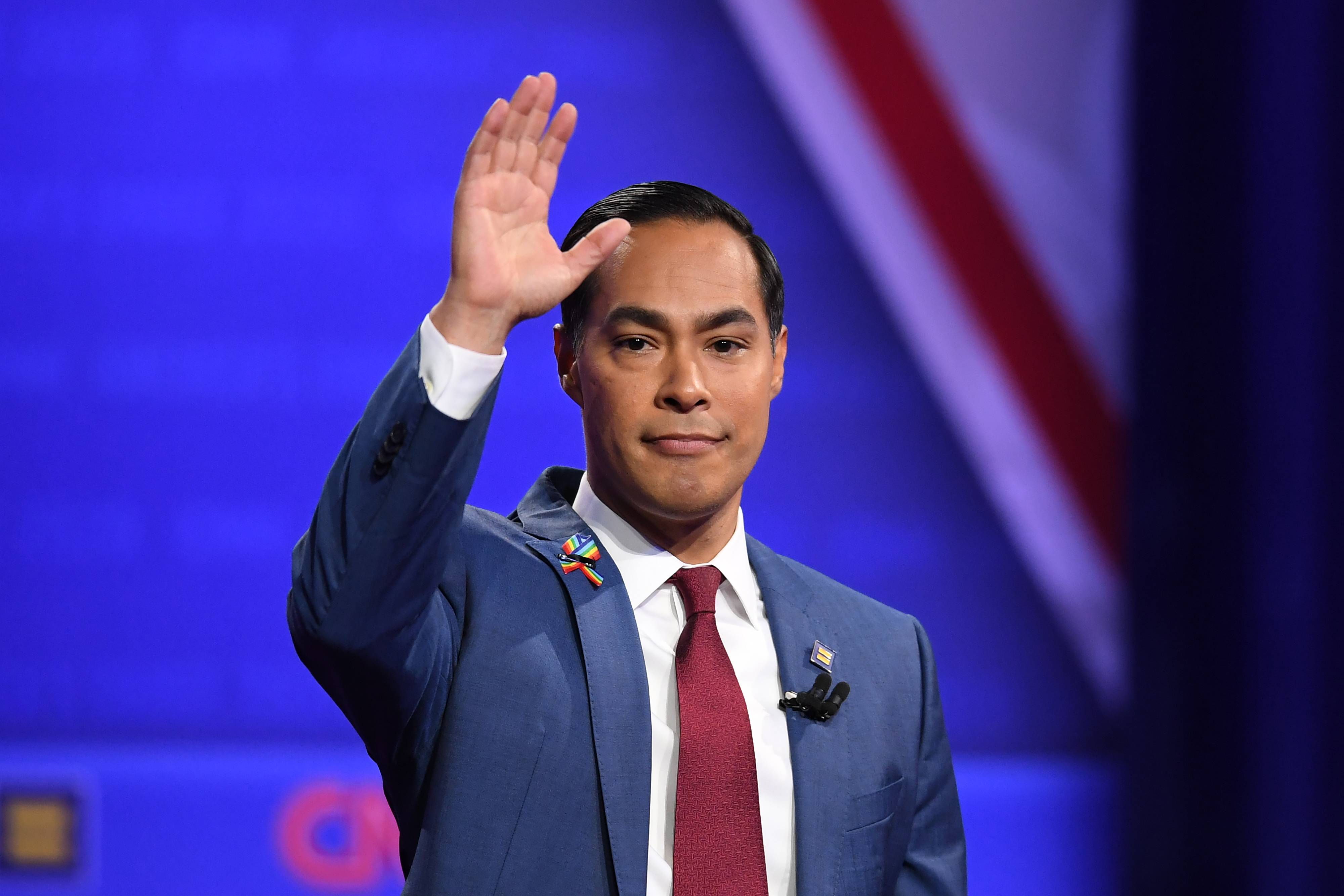 Democrata Julian Castro desiste de candidatura à presidência dos EUA