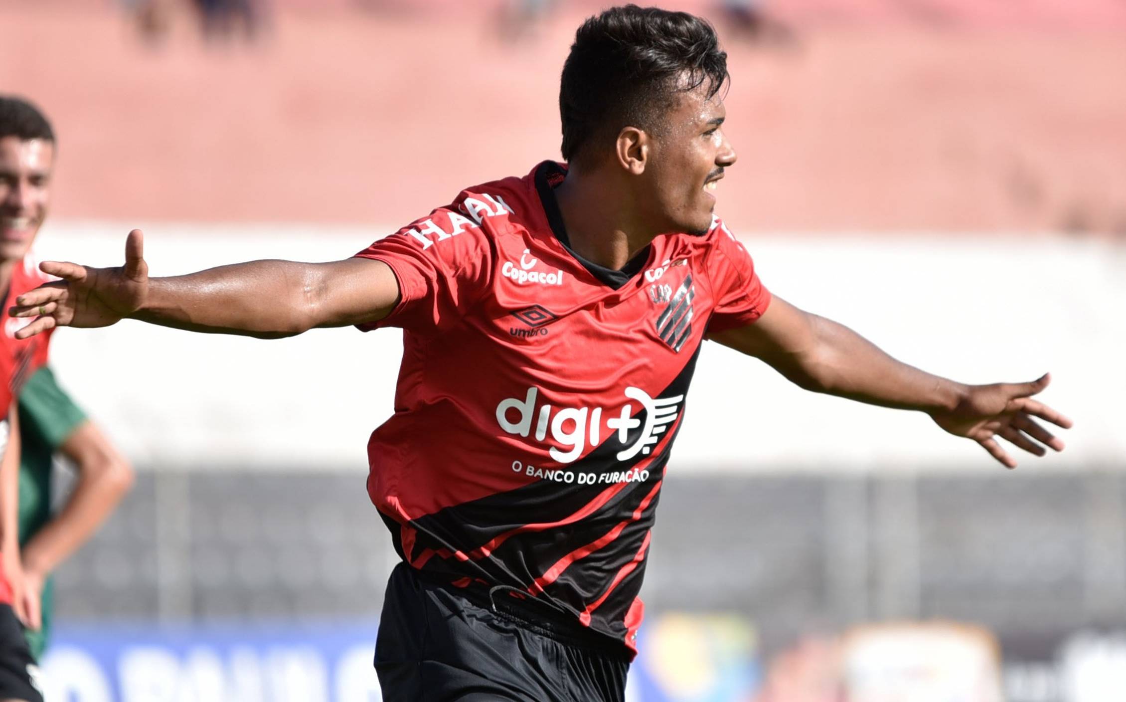 Vinicius Mingotti comemora o primeiro gol do Athletico na estreia da Copinha 2020