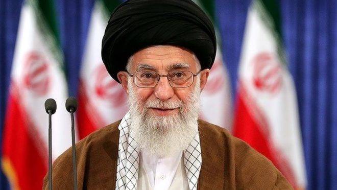 Lider supremo do Irã, aiatolá Ali Khamenei, vem trocando acusações com o presidente americano, Donald Trump, e a tensão piorou após a morte de Suleimani. Foto: Wikimedia Commons
