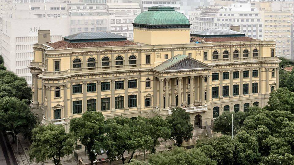 Olavista, monarquista, mas não terraplanista: as ideias de Rafael Nogueira para a Biblioteca Nacional Fachada da Biblioteca Nacional, no Rio de Janeiro