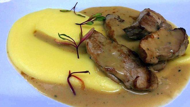 Mignon suíno ao molho roti, com purê de batata – uma das opções de prato principal do Summer Gourmet Festival do restaurante Vindouro.