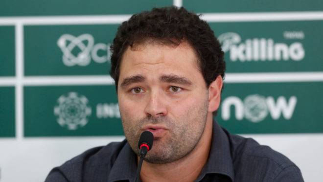 Samir Namur prometeu “reforços de aeroporto”, mas Coritiba vem tendo dificuldades no mercado da bola
