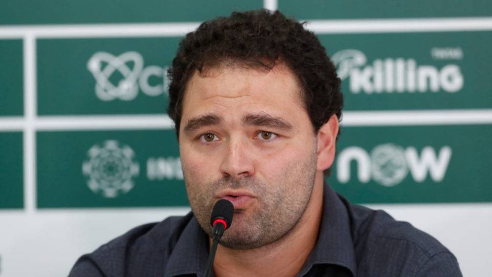 Coxa esbarra em realidade de Série A para cumprir promessa de “reforços de aeroporto” Samir Namur prometeu “reforços de aeroporto”, mas Coritiba vem tendo dificuldades no mercado da bola