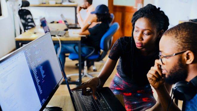 13 das 15 profissões são ligadas a tecnologia da informação e a internet.