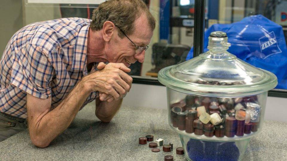 Curitibano que liderava o projeto científico mais ousado do país morre aos 68 anos Curitibano Ricardo Rodrigues liderava o projeto Sirius, acelerador de partículas raro no mundo.