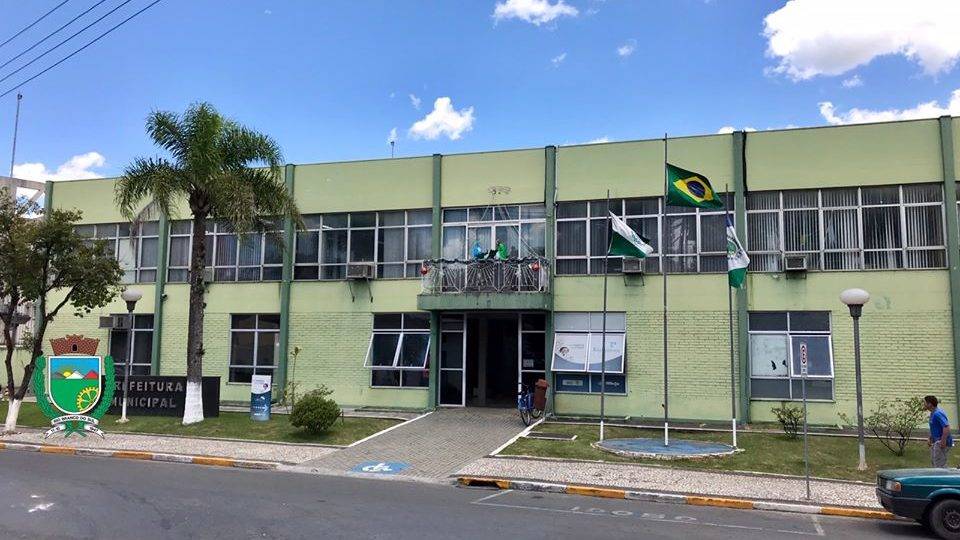 MP acusa servidor de inserir nomes na folha de pagamento e desviar R$ 1,3 milhão MP acusa servidor de inserir nomes na folha de pagamento e desviar R$ 1,3 milhão