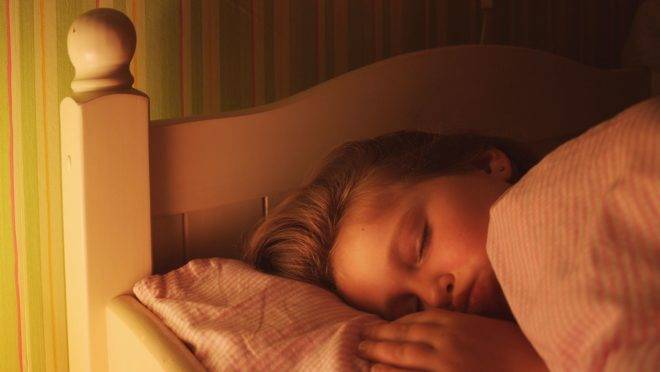 Sinais indicam quando a criança não teve uma boa noite de sono