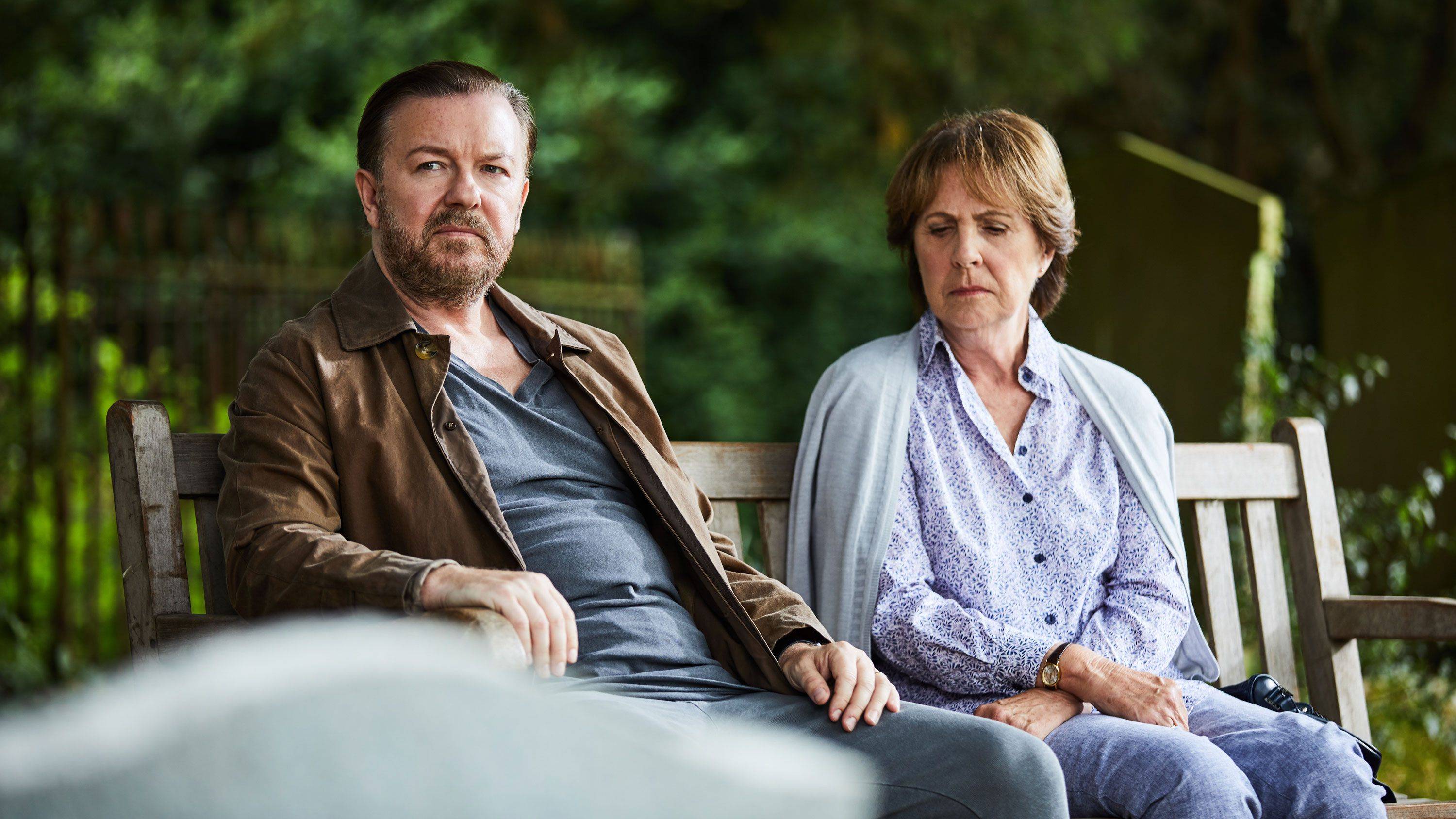 Ricky Gervais em cena da série "After Life", da Netflix.
