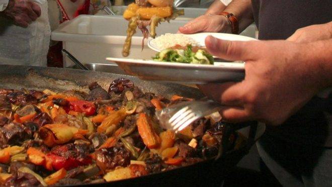 Carneiro no Buraco é o prato típico de uma das festas do quiz