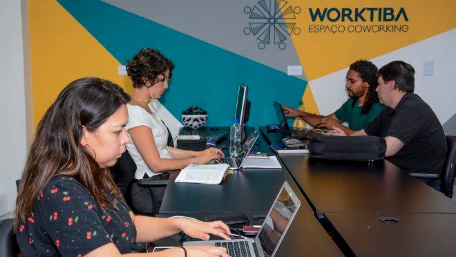 Interessados podem se inscrever até dia 31 de janeiro para utilizar uma das estações compartilhadas de trabalho da cidade.
