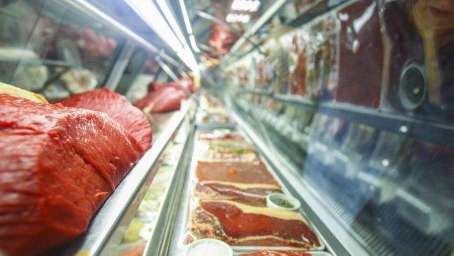 A carne foi um dos produtos que registraram forte aumento em 2019, influenciando o desempenho do IPCA.