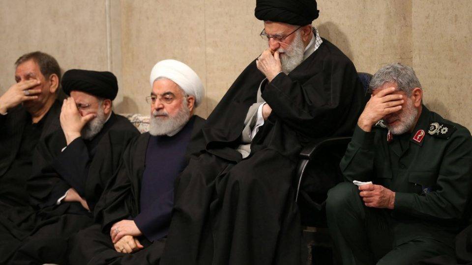 O que o Irã faz de melhor. E não falo de tapetes Aiatolá Khamenei, o presidente Hassan Rouhani e o novo chefe das Forças Quds Esmail Gaani em cerimônia em homenagem ao general Qasem Suleimani em Teerã, Irã, 9 de janeiro de 2020