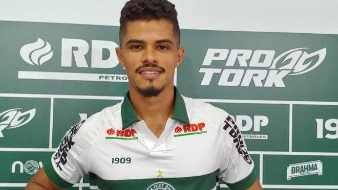 Lucas Ramon foi o único lateral contratado até o momento