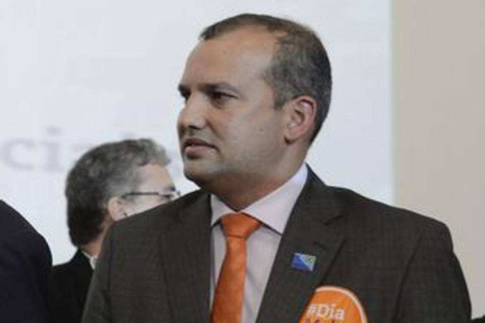 Presidente do Pros é destituído do cargo por ter comprado helicóptero com verba pública