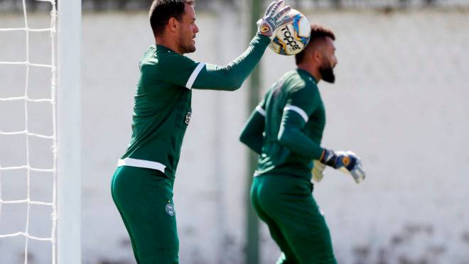 Alex Muralha e Wilson disputam posição no Coritiba