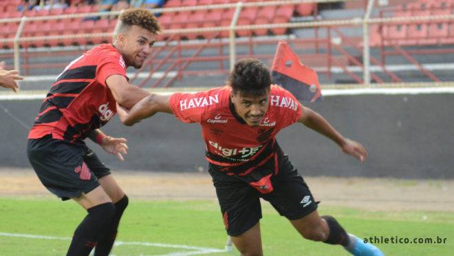 Jajá e Mingotti fizeram os gols do Furacão.