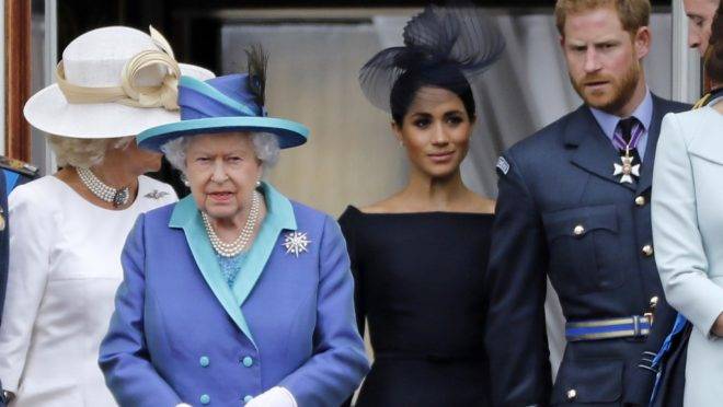 Rainha Elizabeth II aceita transição de Harry e Meghan