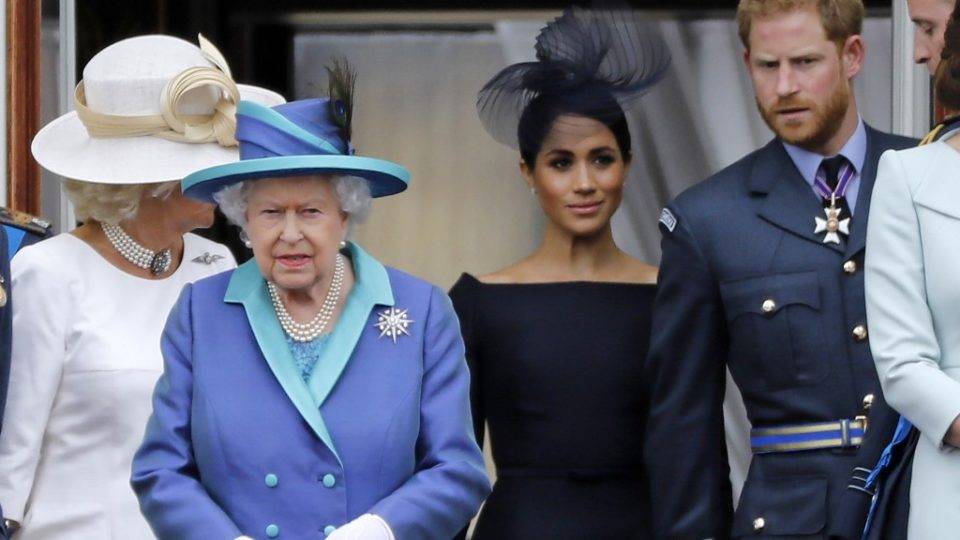 Rainha Elizabeth II aceita transição de Harry e Meghan