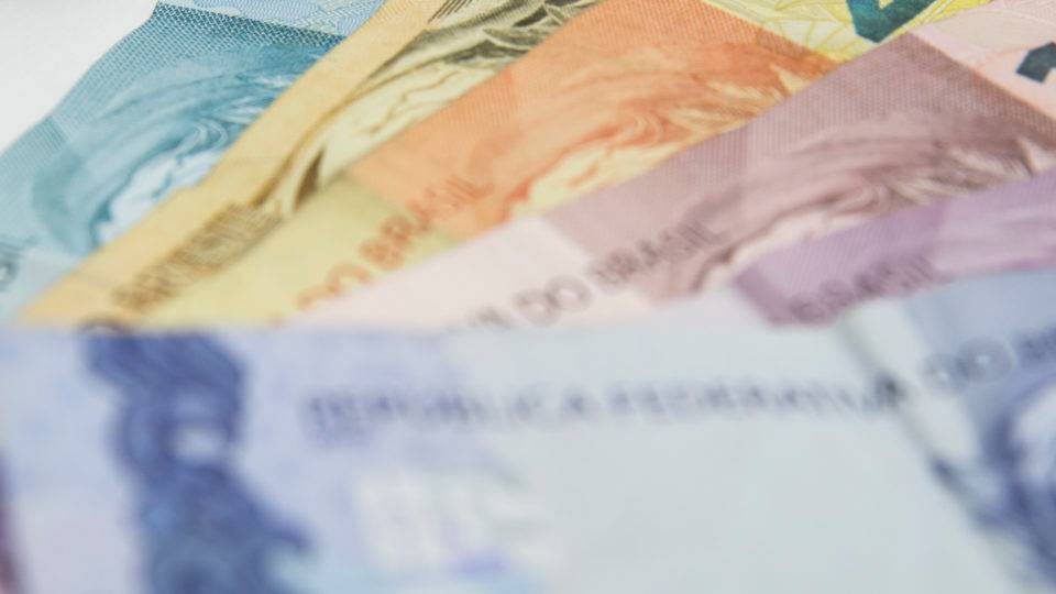 Tributação da folha de salários Inflação terminou o ano próximo à meta do BC.