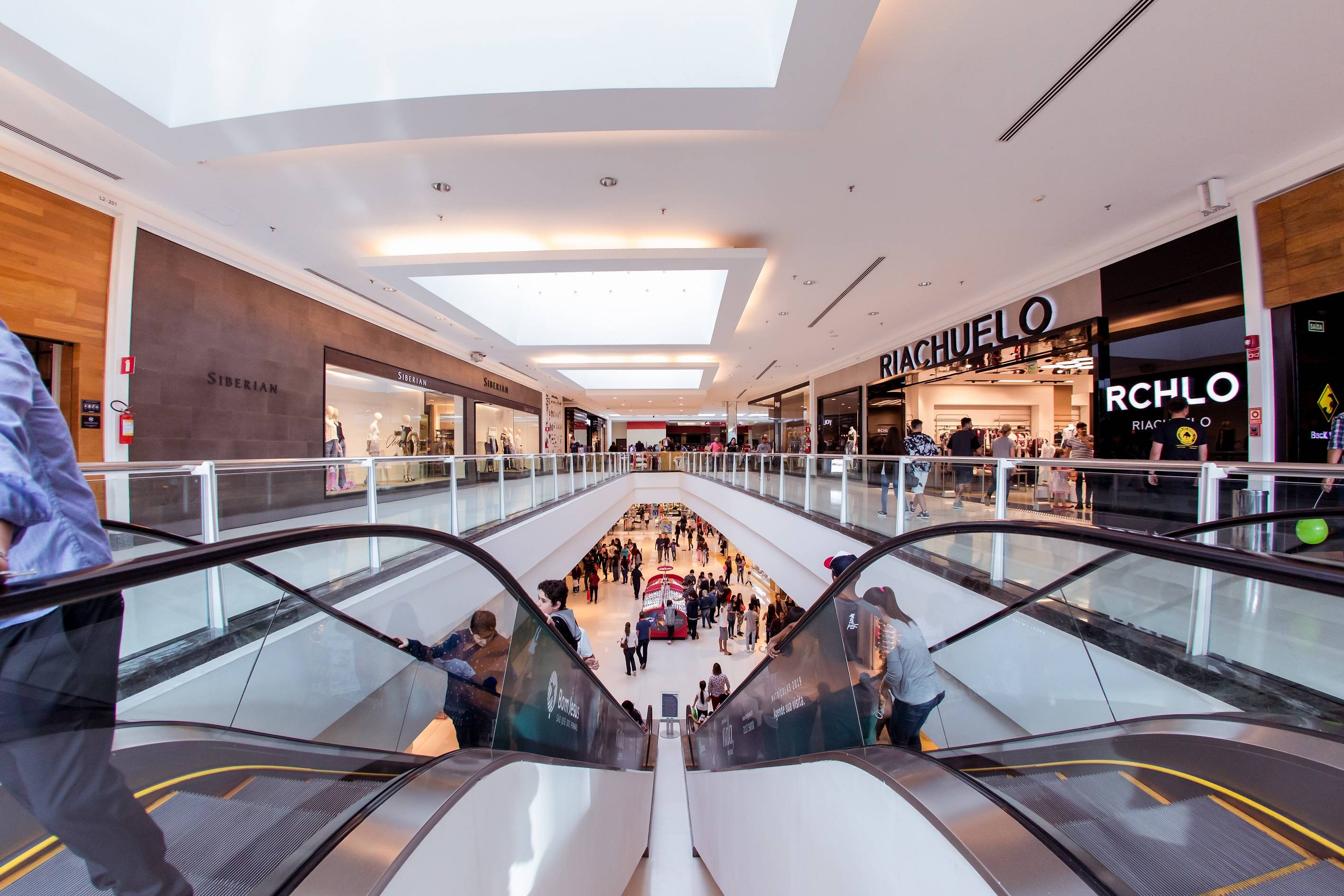 Muito além de um simples centro de compras o Shopping São José se destaca pelo numero de serviços e experiências de compra oferecidos pelos entalecimentos do shopping