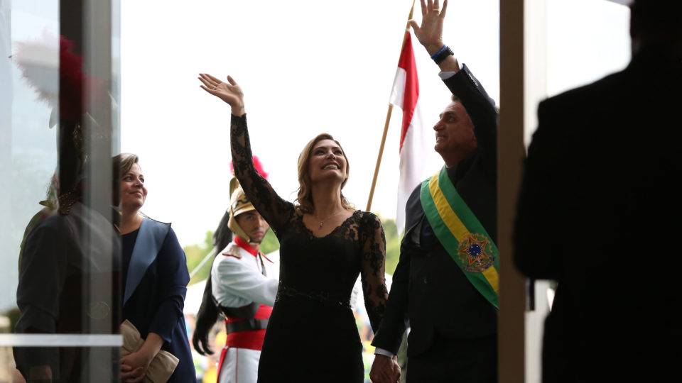 Itamaraty classifica como sigilosa lista de convidados da posse de Bolsonaro Jair Bolsonaro e Michelle chegam ao Palácio do Itamaraty para recepção oferecida a convidados em 1º de janeiro de 2019.