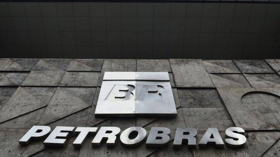 Petrobras hiberna 62 plataformas e realoca empregados que não optarem por PDV Petrobras