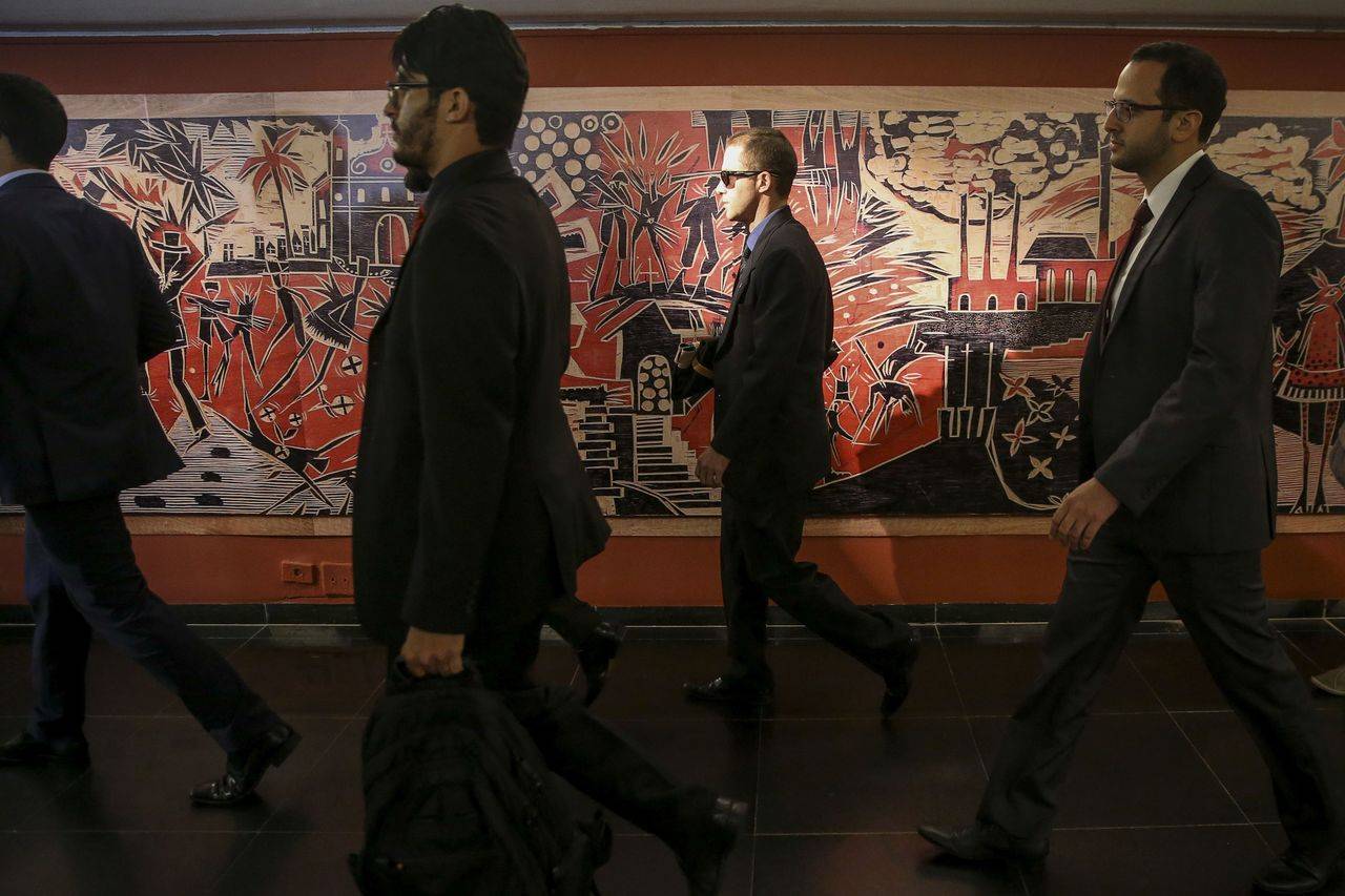 Agentes da Polícia Federal deixam a Câmara dos Deputados com material recolhido nos gabinetes da Câmara dos Deputados, em 2018.