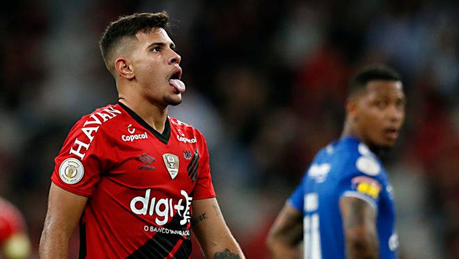 Bruno Guimarães obteve a maior valorização do futebol brasileiro em 2019