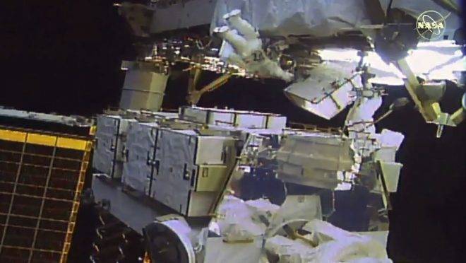 Primeira caminhada espacial de 2020