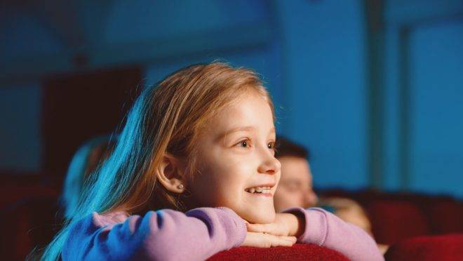 Lei municipal obriga os cinemas a realizarem ao menos uma sessão por mês adaptada a crianças e adolescentes com Transtorno do Espectro Autista (TEA)