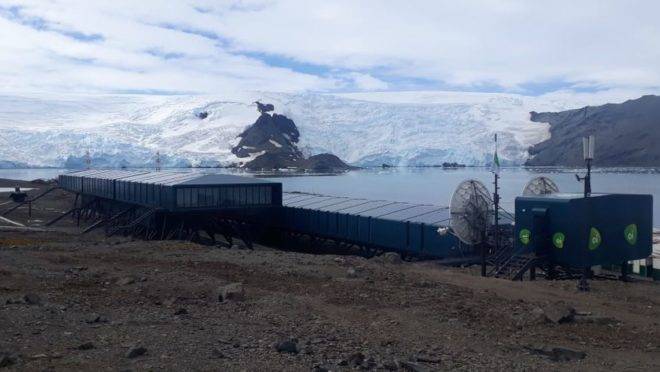 Estação Comandante Ferraz, base de pesquisa do Brasil na Antártica