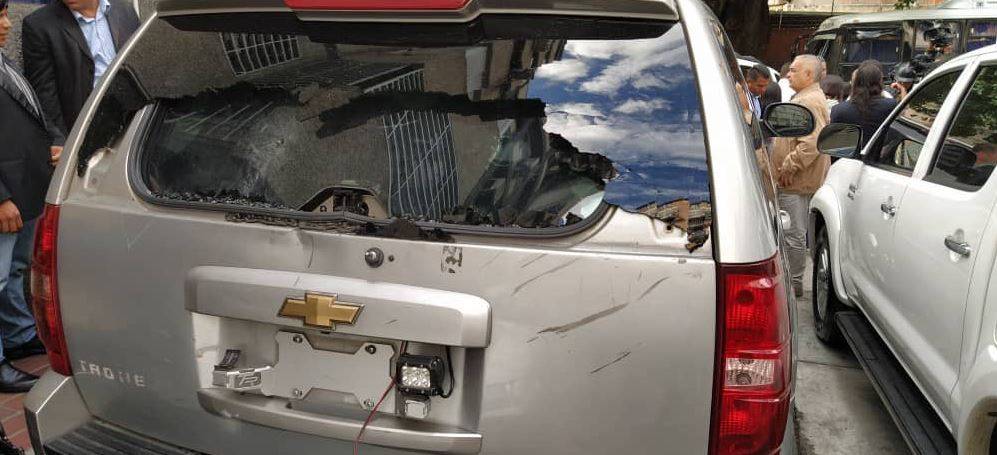Carro de oposição atacado na Venezuela