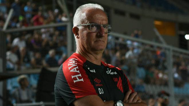 Dorival disse não ter pressa por reforços no Athletico