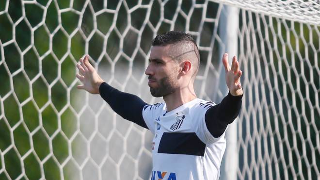 Vanderlei está no Santos desde 2015 e agora deve fechar com o Grêmio