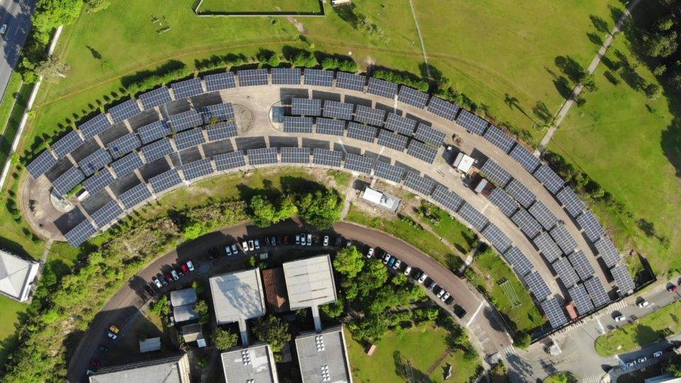 2 em 1: estacionamento da UFPR é a maior usina pública de energia solar do Paraná 2 em 1: estacionamento da UFPR é a maior usina pública de energia solar do Paraná