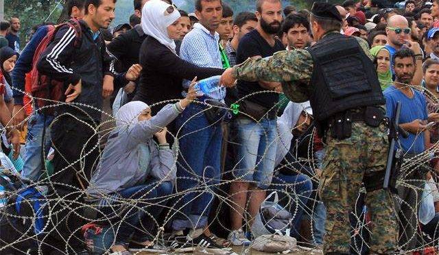 Refugiados chegam à Macedônia.