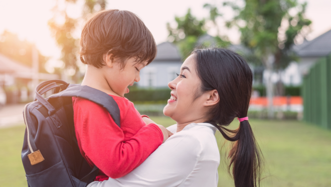 Como os pais podem ajudar os filhos a se adaptarem a uma nova escola