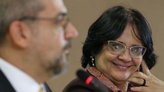 Ministro da Educação, Abraham Weintraub, e a ministra da Mulher, da Família e dos Direitos Humanos, Damares Alves.
