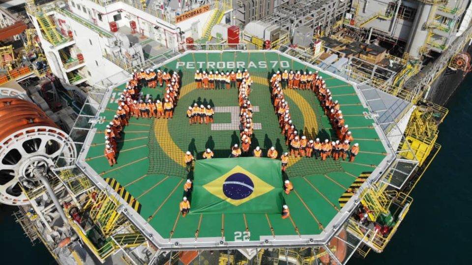 Sem alarde, privatização da Petrobras já está em curso Privatização da Petrobras está acontecendo sem alardes
