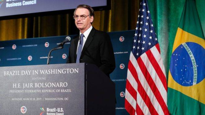 Bolsonaro vai aos EUA para negociar fábrica da Tesla no Brasil