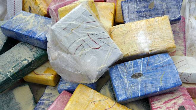 O tráfico de drogas, especialmente da cocaína, criou uma aliança inusitada entre a máfia italiana e o PCC