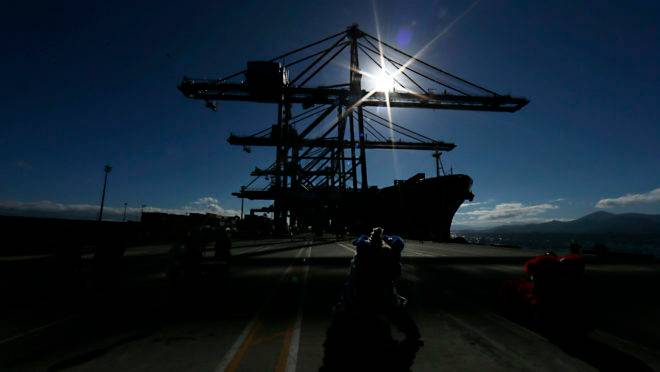Imagem de terminal do Porto de Paranaguá.