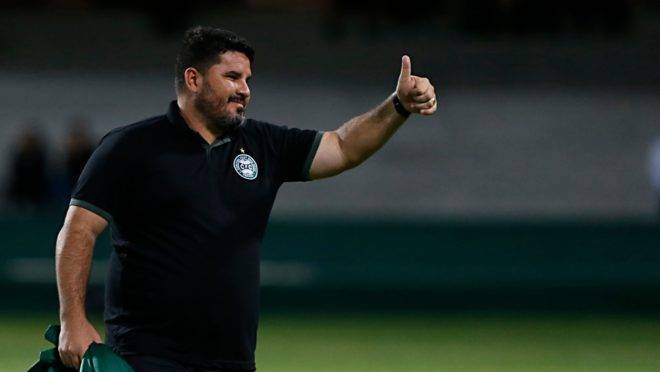 Técnico Eduardo Barroca, do Coritiba.