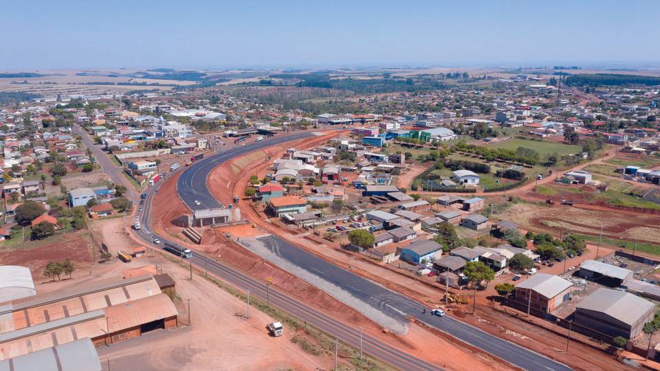 Alívio e frustração: os efeitos da duplicação para quem vive nas margens da Rodovia do Café BR-376 na altura de Mauá da Serra.