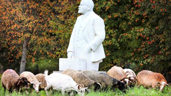 Lobo em pele de cordeiro: em seu pouco tempo à frente da Revolução Russa, o bolchevique foi o responsável direto ou indireto pela morte de centenas de milhares de inocentes.