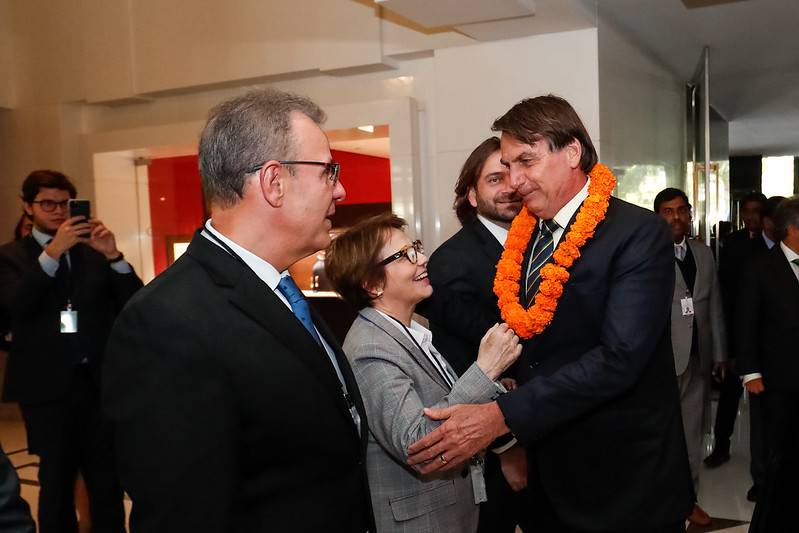 Na Índia, Tereza Cristina diz que agricultura brasileira não é vilã Tereza Cristina e Jair Bolsonaro, durante chegada à Nova Délhi.