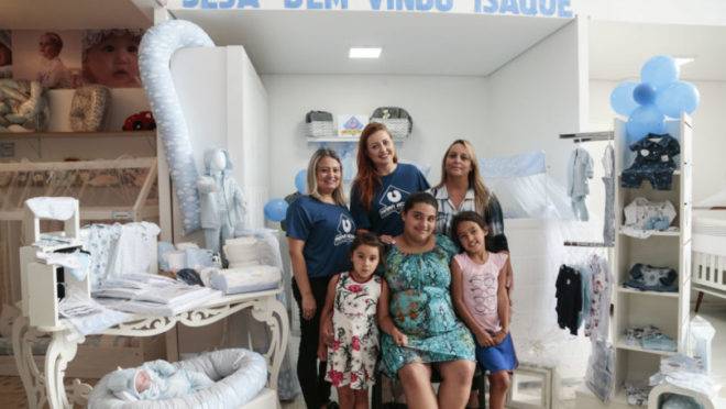 Dona de fábrica de enxovais de Curitiba doa quarto de bebê completo para mãe que perdeu tudo em enchente