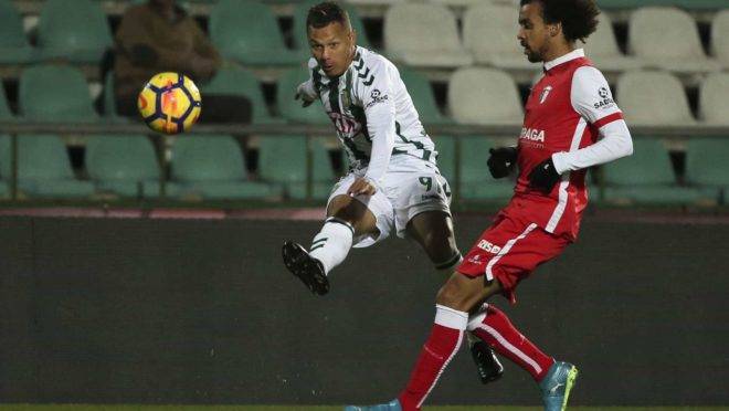 Patrick Vieira reforça a lateral alviverde.