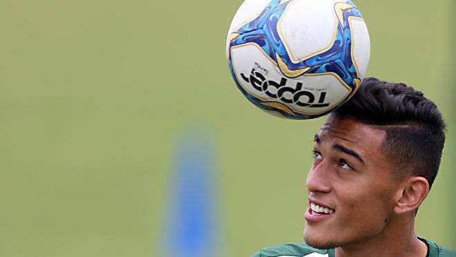 Coritiba empresta Vitor Carvalho a time de Portugal